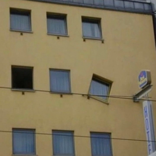 A Cringe-worthy OCD Hotel Photo